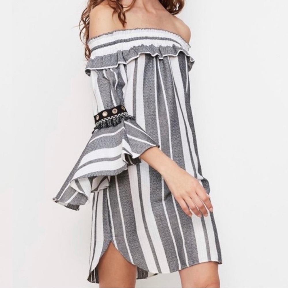 Misa Los Angeles off the shoulder day to night dress size S NWT
